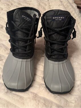 Sperry Women's Lace-Up Quilted Black and Gray Waterproof Boots